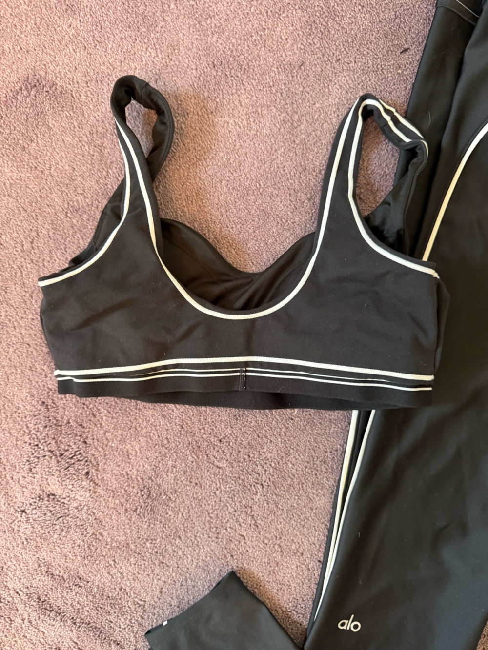 Alo Yoga Sports Bra & Legging Set - Picture 4 of 4